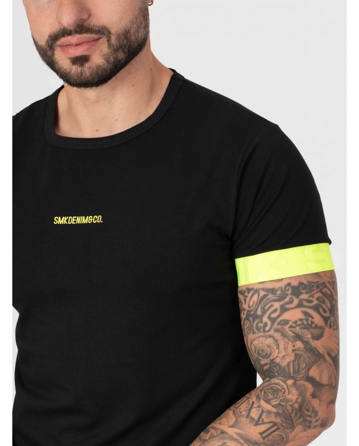 T-SHIRT SMK PRETO AMARELO