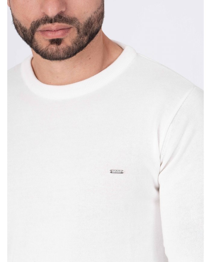 detalhe camisola branca gola redonda SMK