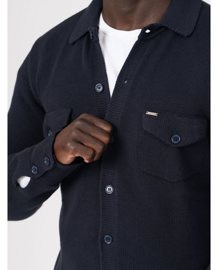 camisa de malha homem detalhe bolsos